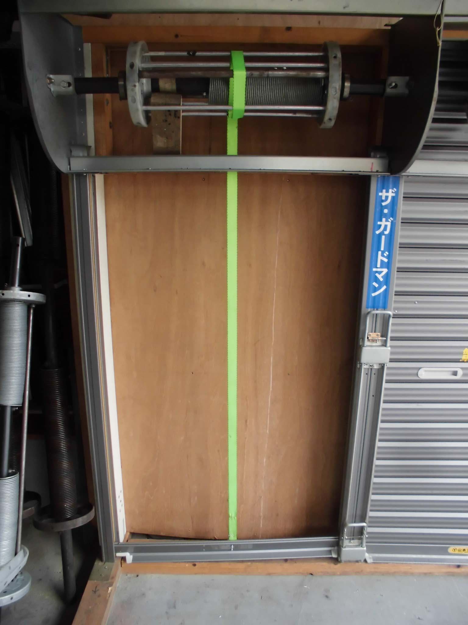 シャッターの保護ベルト